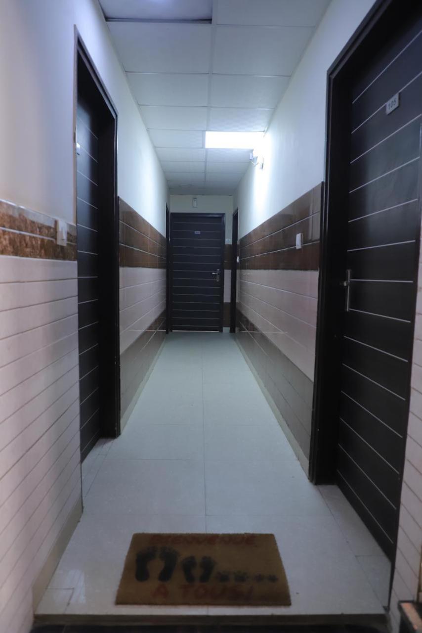 Hotel Aditya Residency Near Sector 63 Metro Station Noida Exterior foto